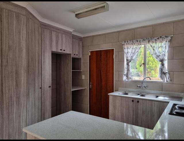 3 BEDROOM TOWNHOUSE FOR SALE IN WILLOWBROOK